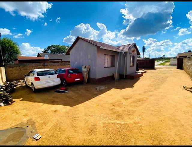 2 BEDROOM HOUSE FOR SALE IN TOEKOMSRUS